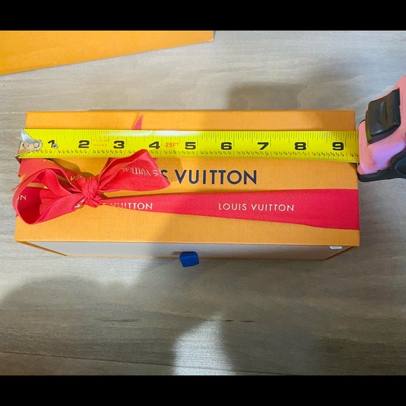 Louis Vuitton 2021 Holiday Box & Shopping Bag - Picture 4 of 9